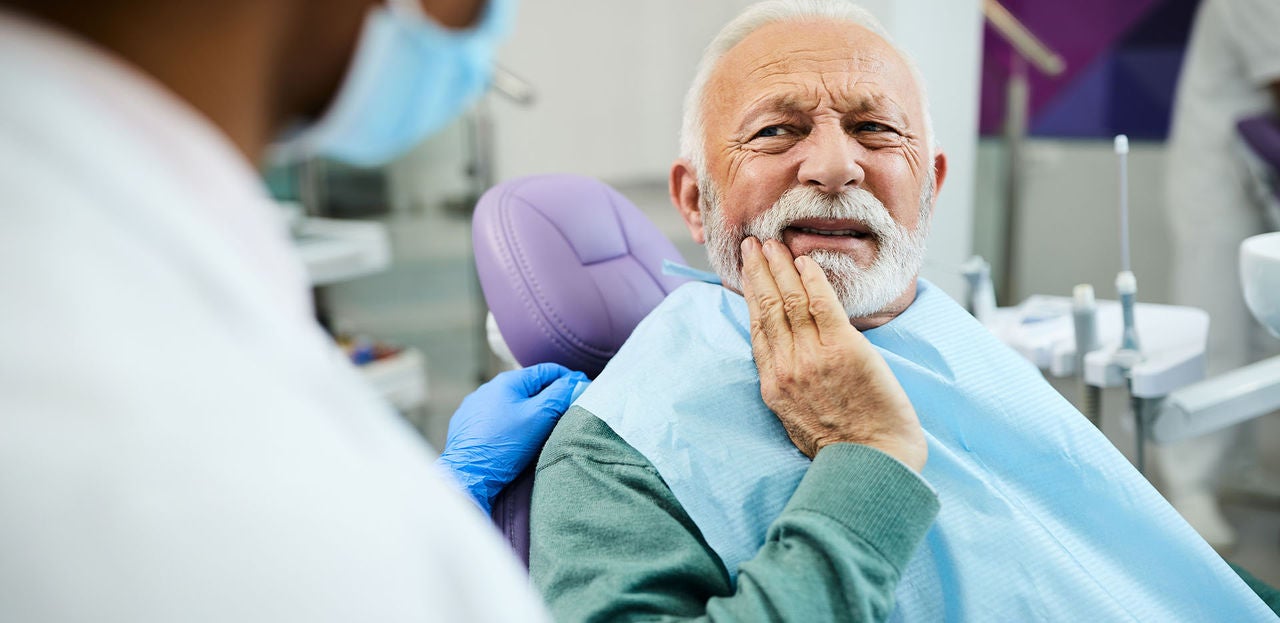 homme adulte chez le dentiste