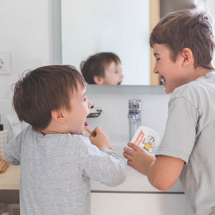  Frères souriants