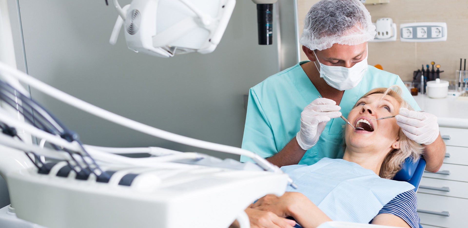 femme adulte chez le dentiste